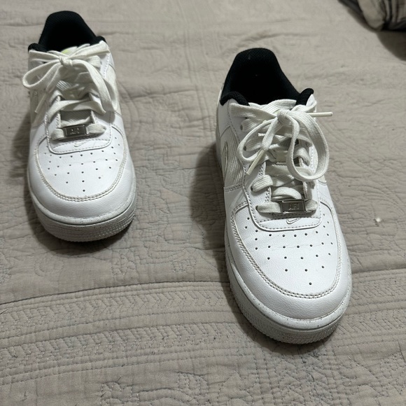 Nike - Picture 2 of 4